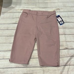 Gloria Vanderbilt Avery Pull on Skimmer